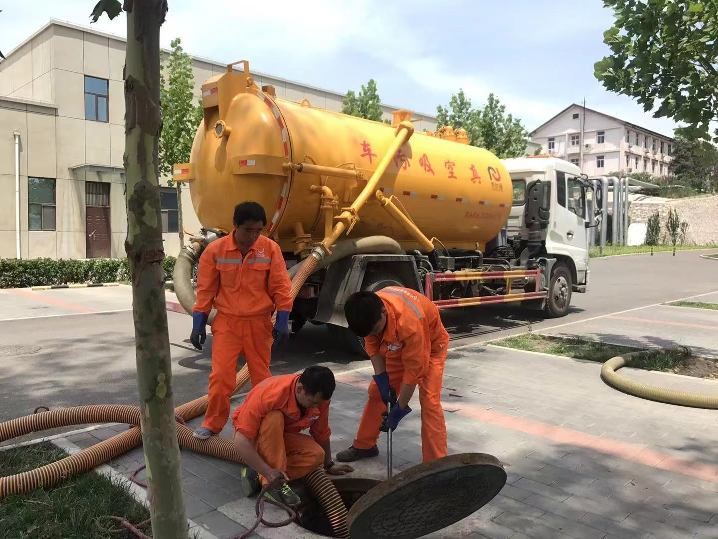灵宝化粪池清理与5-8吨吸粪车施工效率分析